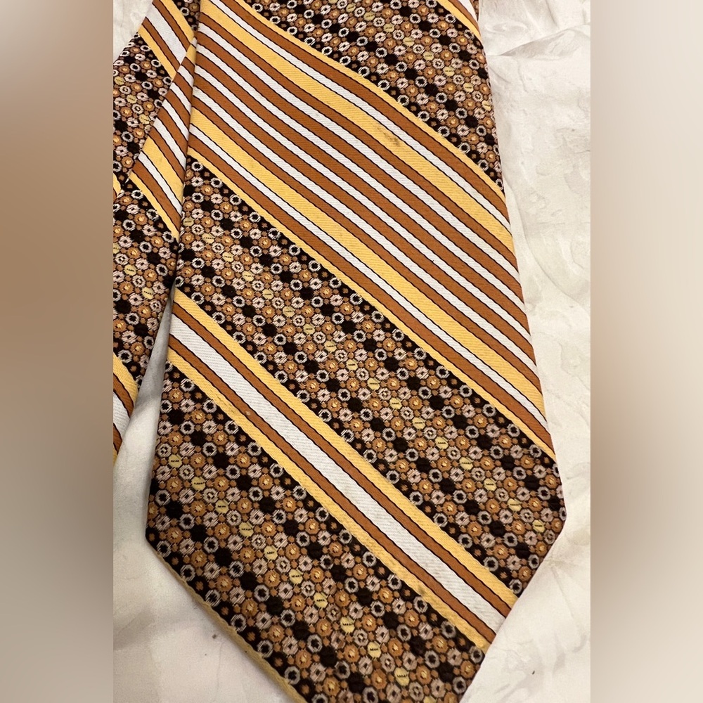 Vintage wide tie MONTGOMERY WARD brown yellow